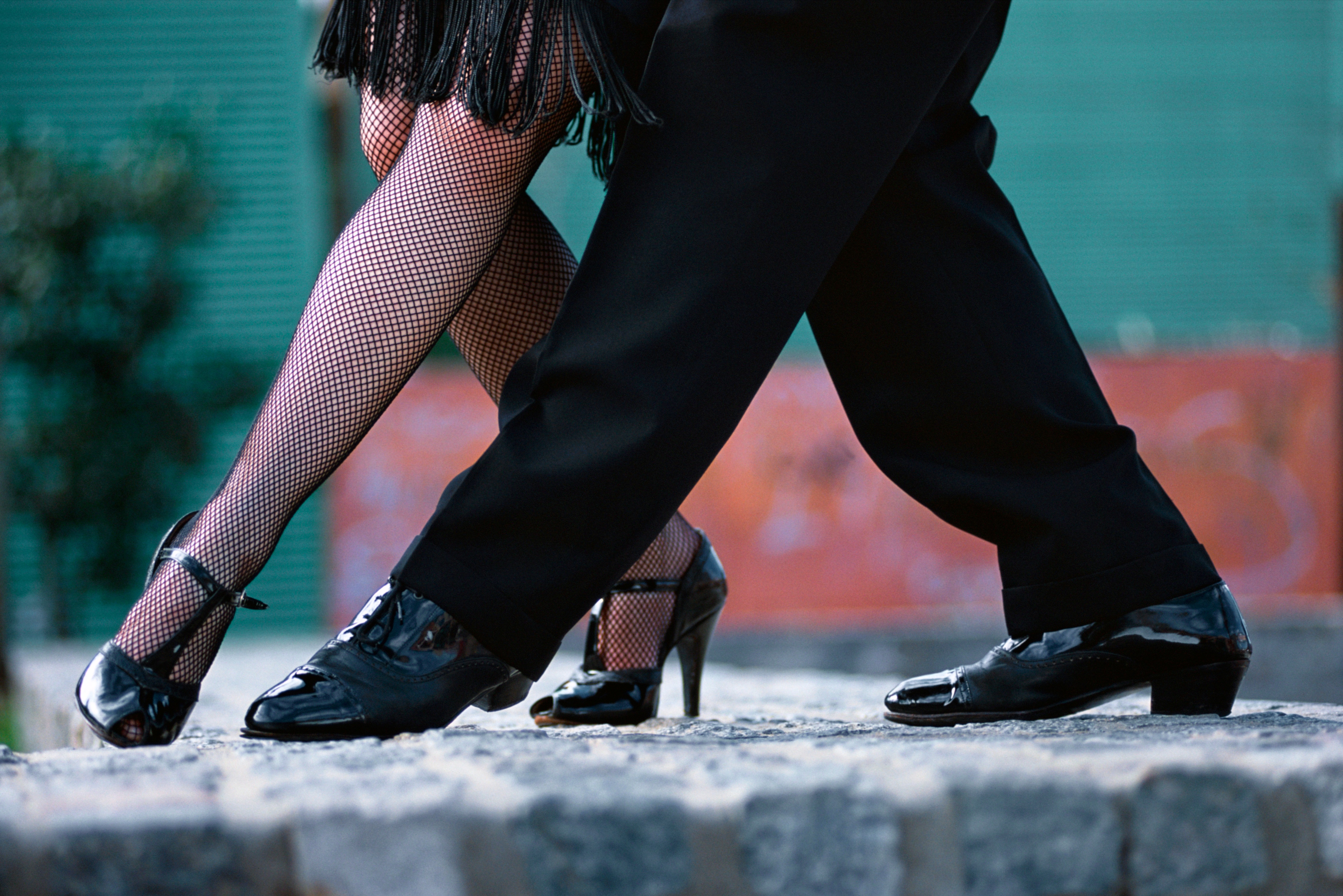 Engage your bridal party with fun, easy-to-learn dance routines.